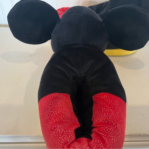 Disney happy feet Mickey Mouse Slippers  M L fits a 7 1/2 Woman New- Never Worn. - Picture 5 of 10